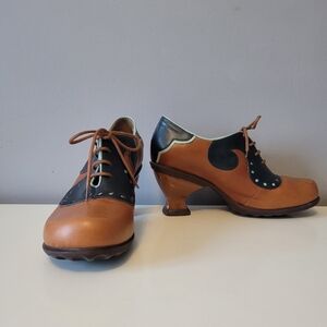 Fluevog Kitschy Kitschy Boom Boom Viv Low-heeled Leather Lace-up, VGUC, Size 8.5